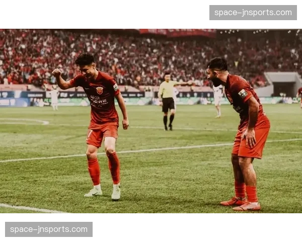 消息:前西班牙人队边锋巴尔加斯与上海海港完成续约,将继续担纲左路核心 消息:前西班牙人队边锋巴尔加斯与上海海港完成续约,将继续担纲左路核心